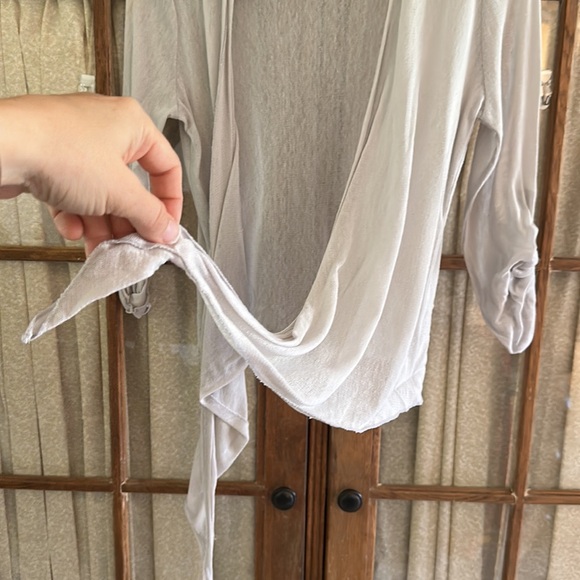 Sheer gray overlay sweater - Picture 3 of 4